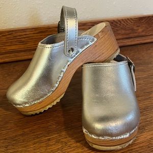 SVEN SWEDISH CLOGS Kids Clogs Sling Strap Silver Metallic Leather EU26 US 9